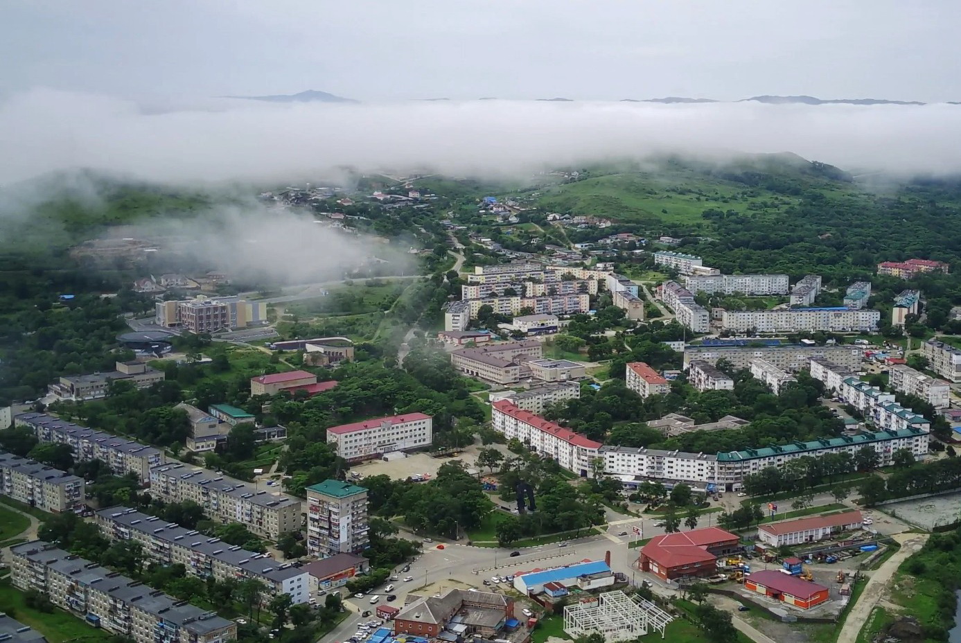 Административный центр Хасанского муниципального округа - поселок городского типа Славянка.