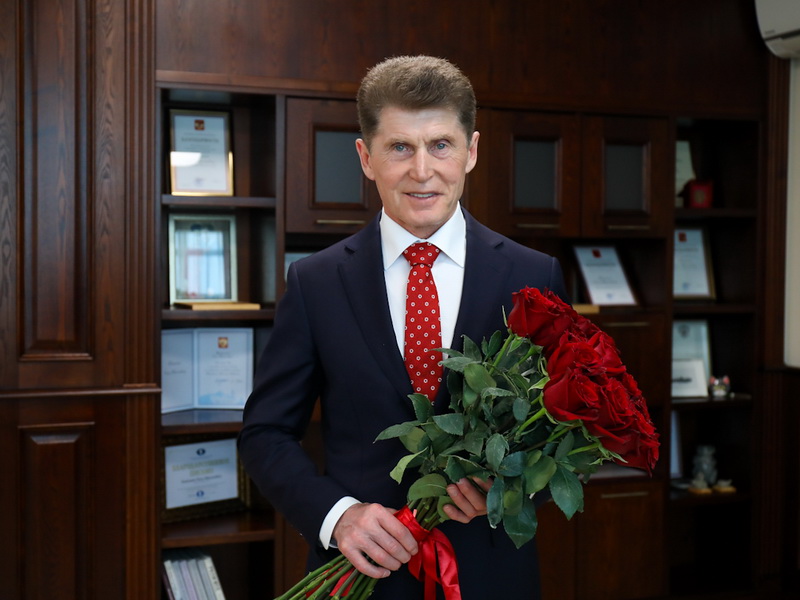 Поздравление Губернатора Приморского края Олега Кожемяко с Днем матери.