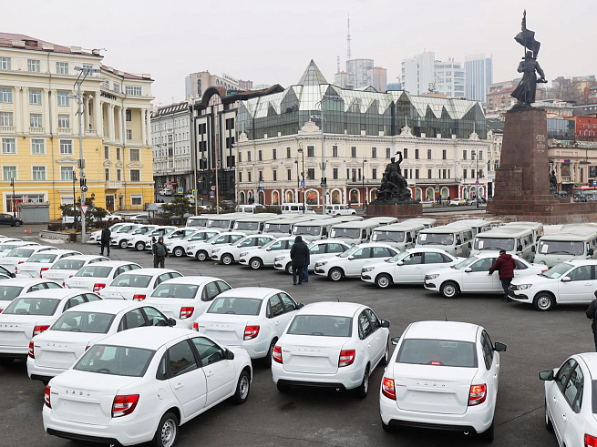 Более 80 автомобилей пополнили парк больниц Приморья, сообщает www.primorsky.ru.