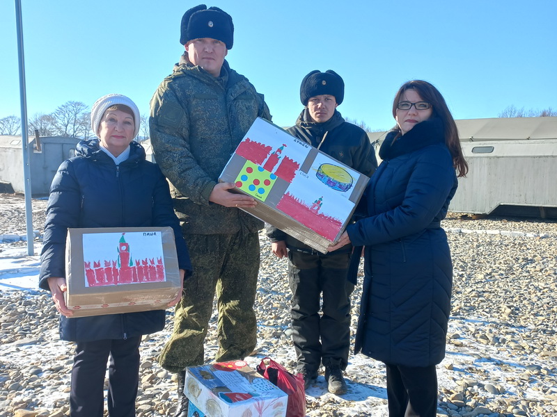 Подарки от всей души: на военный полигон доставлены подарки от малышей детского сада «Парус».