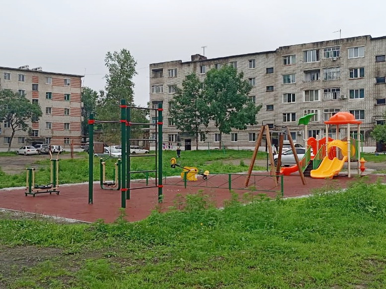 Новые детские площадки установили в Барабаше и Славянке.