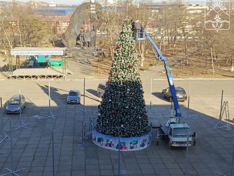 Славянка готовится к встрече Нового года.