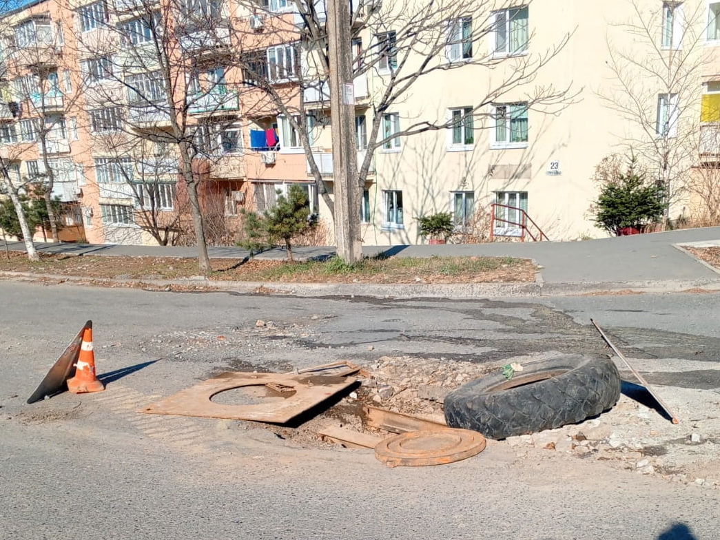 В Славянке ремонтируют ливневку.