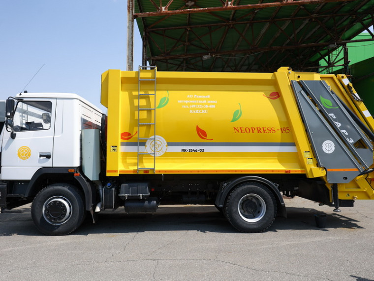 Дополнительные мусоровозы получат приморские муниципалитеты до конца года, сообщает www.primorsky.ru.