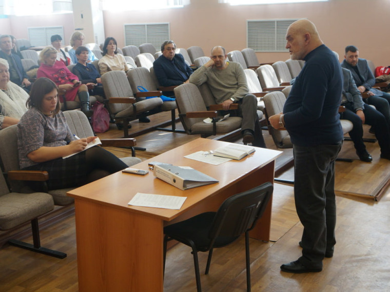 Обсудили поддержку семей участников СВО.