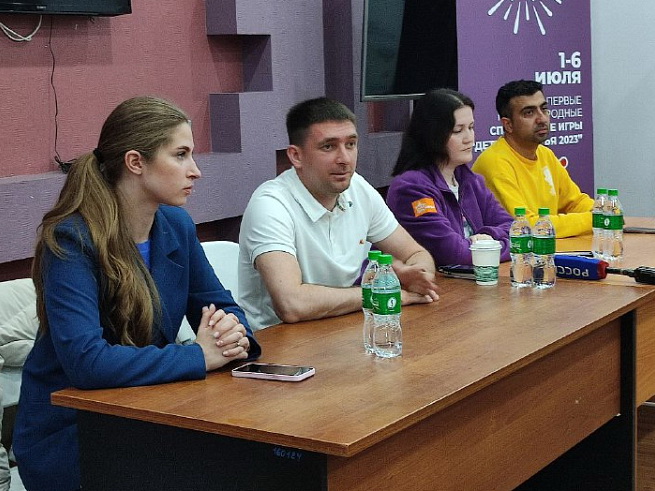 Более 300 волонтеров примут участие в первых международных летних играх «Дети Приморья», сообщает www.primorsky.ru. Более 300 волонтеров примут участие в первых международных летних играх «Дети Приморья», сообщает www.primorsky.ru.