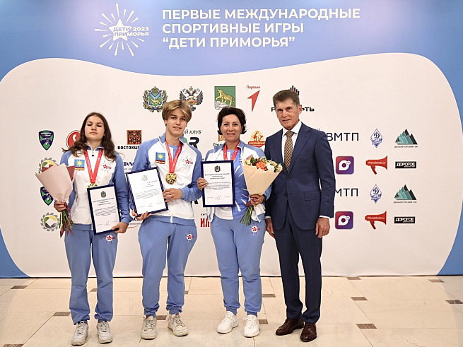 Юные приморские спортсмены получили награды, сообщает www.primorsky.ru. Юные приморские спортсмены получили награды, сообщает www.primorsky.ru.